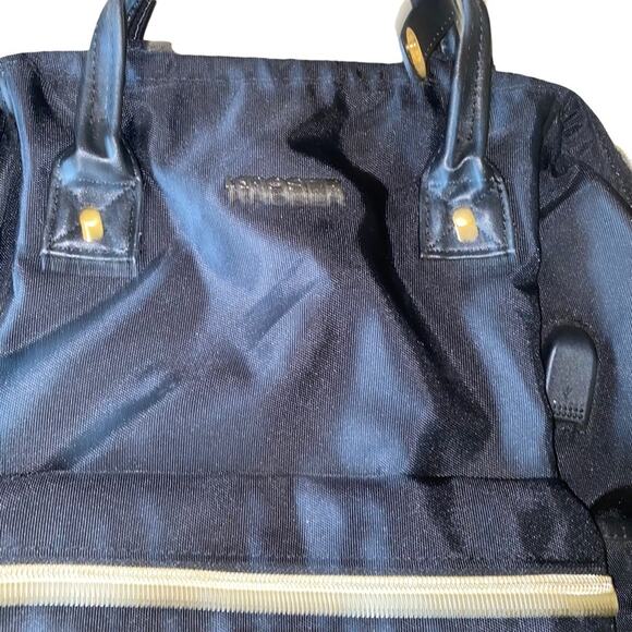 Kroser Laptop Backpack with charging cord and lots of compartments black gold - Picture 3 of 9